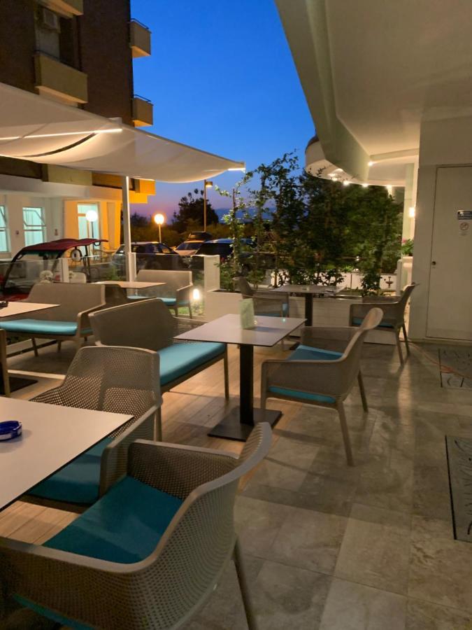 Hotel Majestic Gabicce Mare Exterior photo
