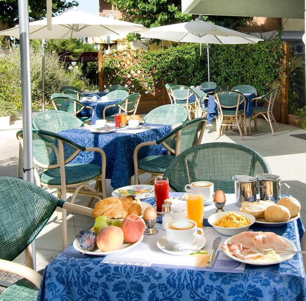 Hotel Majestic Gabicce Mare Exterior photo