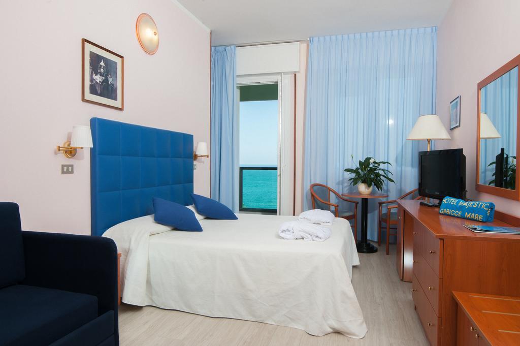 Hotel Majestic Gabicce Mare Exterior photo